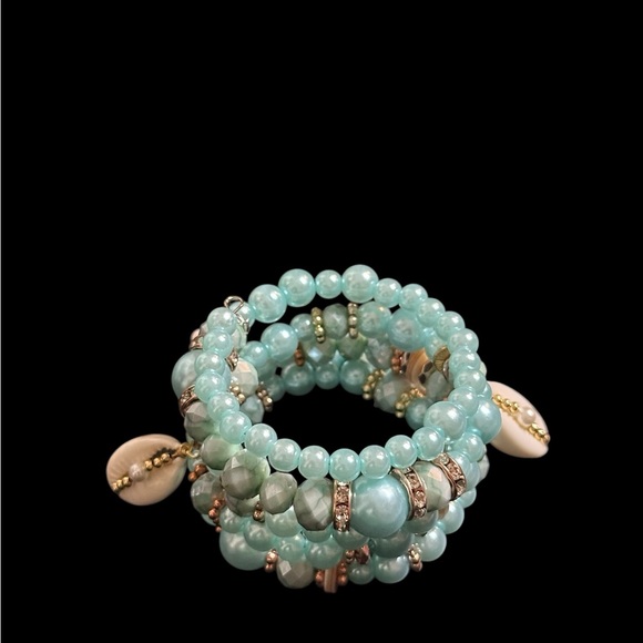 Turquoise Beaded Bracelet with Shell Accents - Picture 6 of 9